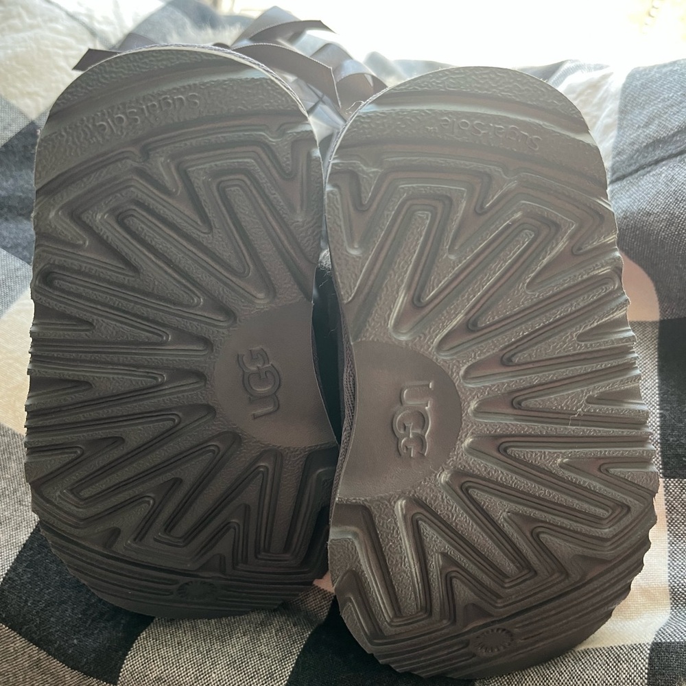 Bailey Bow II Boot - Picture 4 of 5